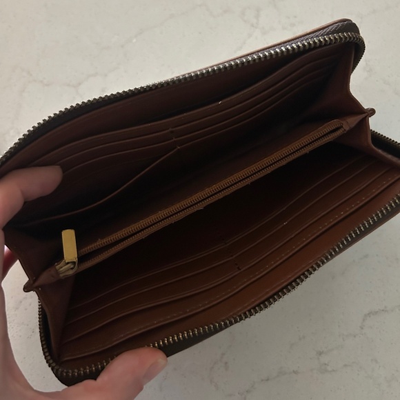 Fossil wristlet - Picture 3 of 4